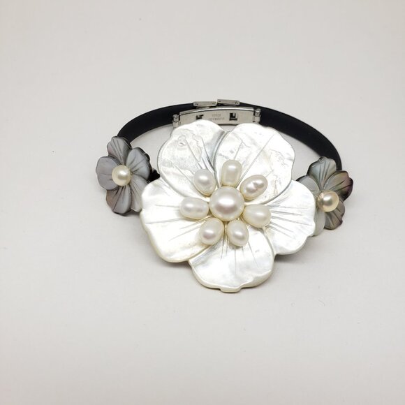 Natural Mother of Pearl Hand Carved Shells & Pearls Flower Bracelet - Vintage - Picture 10 of 10